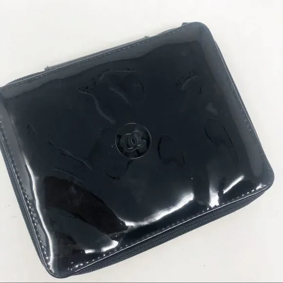 CHANELUltra Correction Lift Cosmetic Case Black